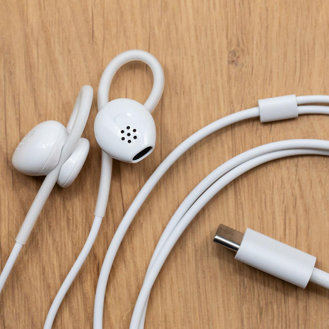 Apple earpods headphones with usb-c plug