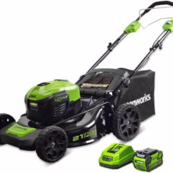 Self propelled cordless electric lawn mower